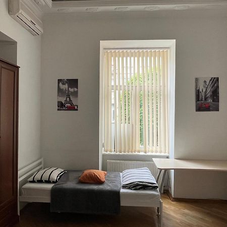 Центрум Апартаментс Lviv Buitenkant foto