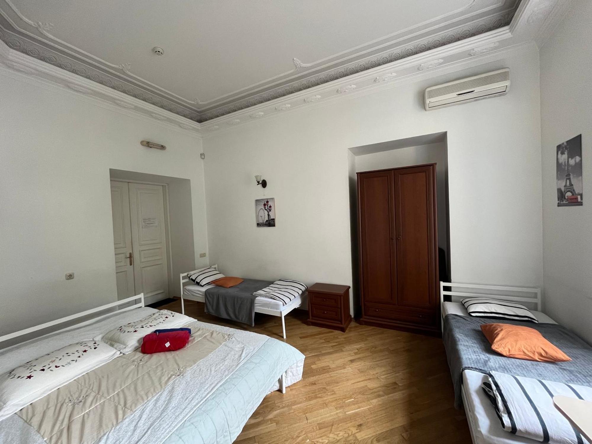 Центрум Апартаментс Lviv Buitenkant foto